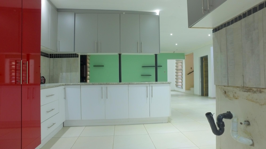 5 Bedroom Property for Sale in Waterkloof East North West